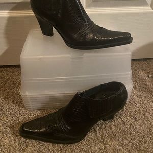 Pointed toe Ankle boots